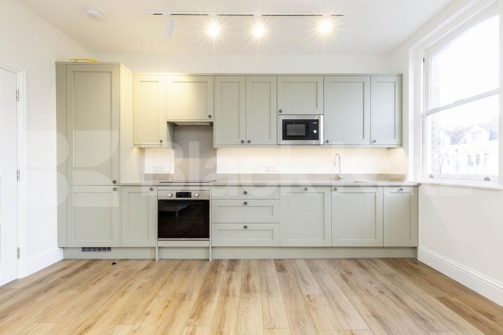 Newly refurbished 2 bedroom plus study / Guest room split over 2 floors Stroud Green Road, Stroud Green